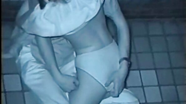 नानी का उपयोग करता सेक्सी फिल्म फुल एचडी में है उसकी जीभ पर एक गर्म किशोर के साथ एक बड़ा जुर्माना पीछे